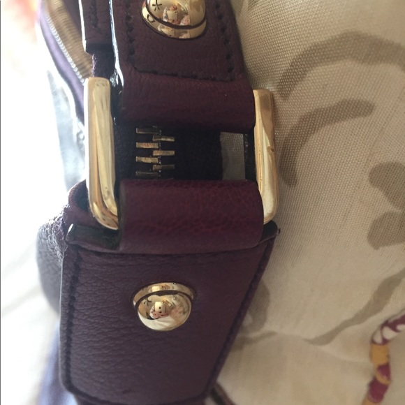 Gucci Purple Shoulder Bag with Gold Logo - Picture 3 of 8